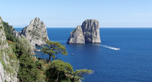 Capri: boat trip around the island