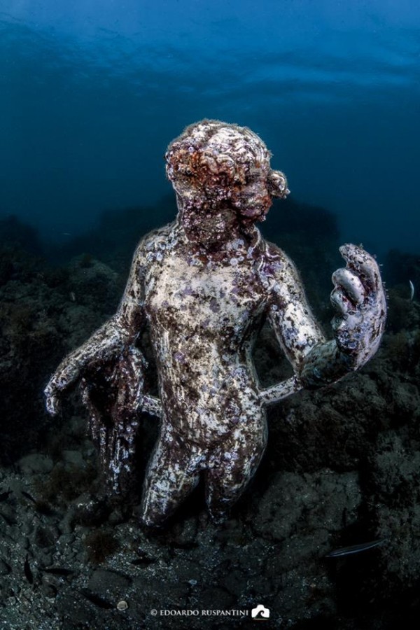 Try SCUBA diving at Marine Archeological Park of Baia