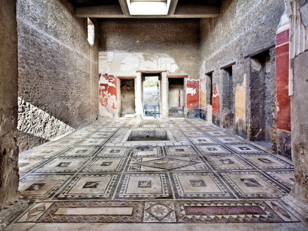 Pompeii tour with an archaeologist  (PhD)
