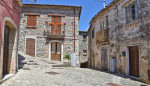 Zungoli 1 euro houses